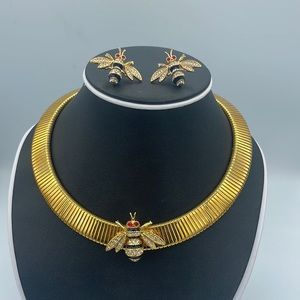 Rare Vintage Metropolitan Museum of Art Bee Necklace with new earrings Set